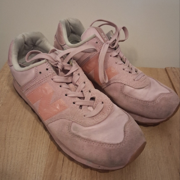 Women’s New Balance 574 Rose Quartz Sneakers Size 8.5 - Picture 1 of 7